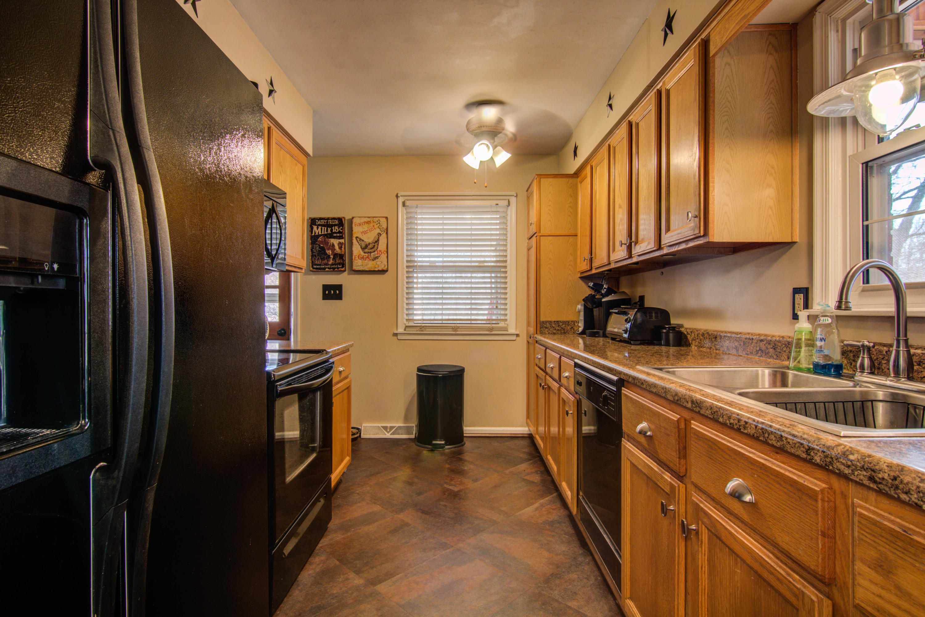 823 Mason Road Vinton, VA 24179 - Photo 8 of 47 IMG_8413_4_5_6_7