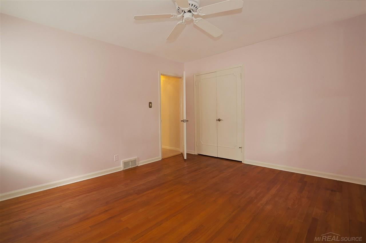 1220 Fairholme Road Grosse Pointe Woods, MI 48236 - Photo 23 of 41