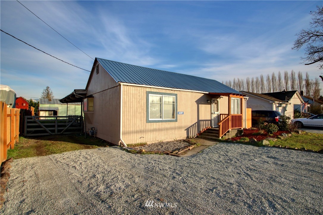 14089 Avon Allen Road Mount Vernon, WA 98273 - Photo 3 of 37 Gallery Image 3