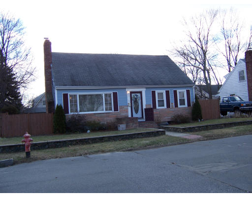 35 Montvale Road Woburn, MA 01801 - Photo 2 of 10 Gallery Image 2