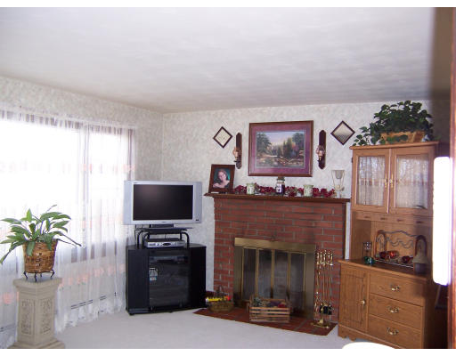 35 Montvale Road Woburn, MA 01801 - Photo 7 of 10 Gallery Image 7