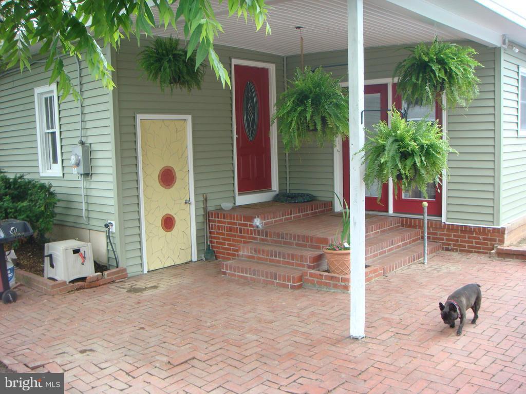 Exterior (Rear)