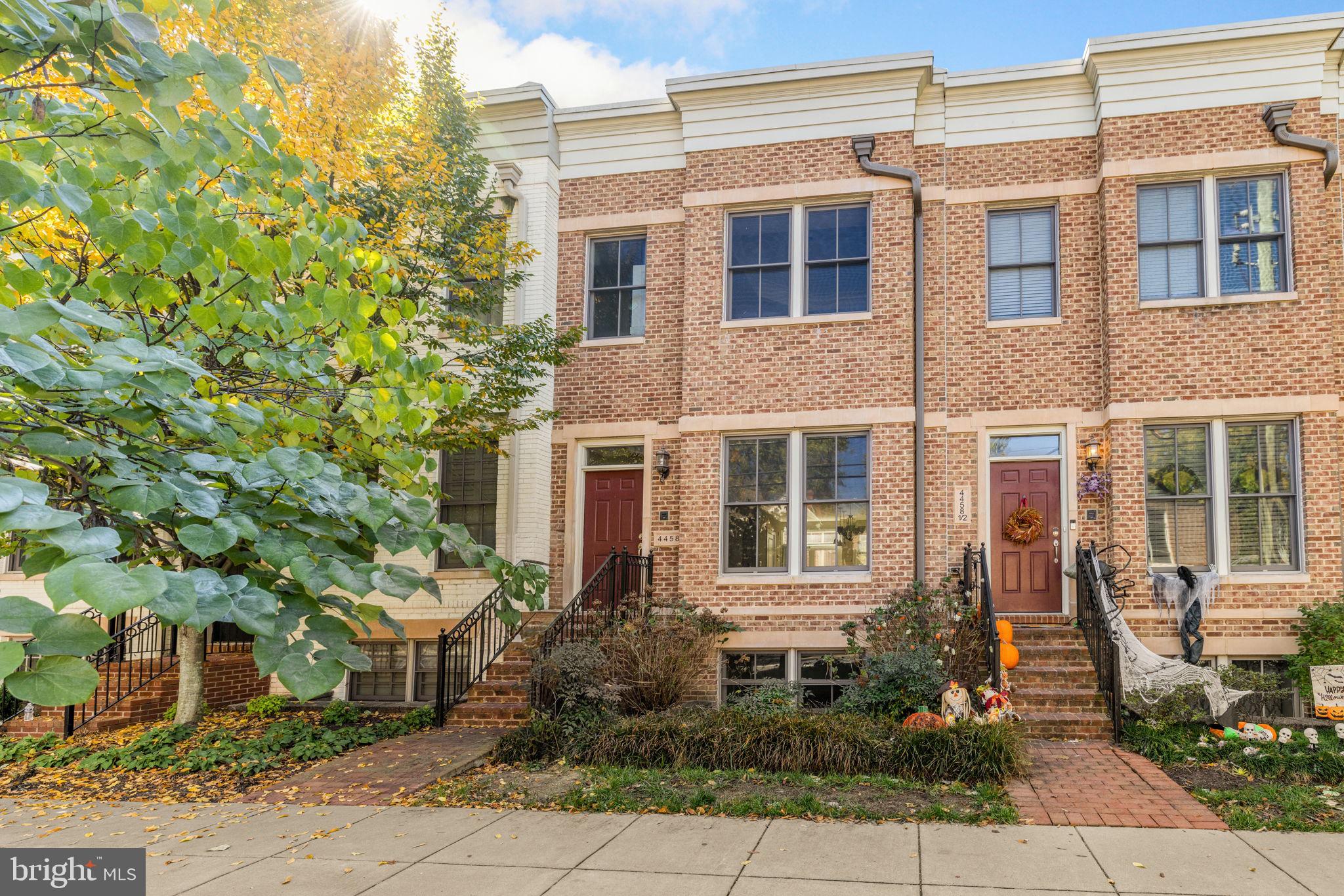 4458 MacArthur