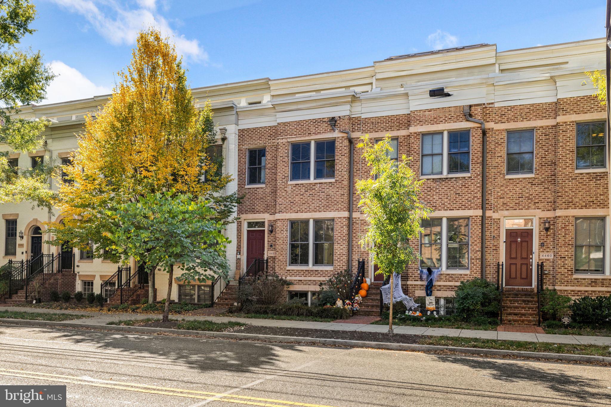 4458 MacArthur Boulevard Northwest Washington, DC 20007 - Photo 2 of 20