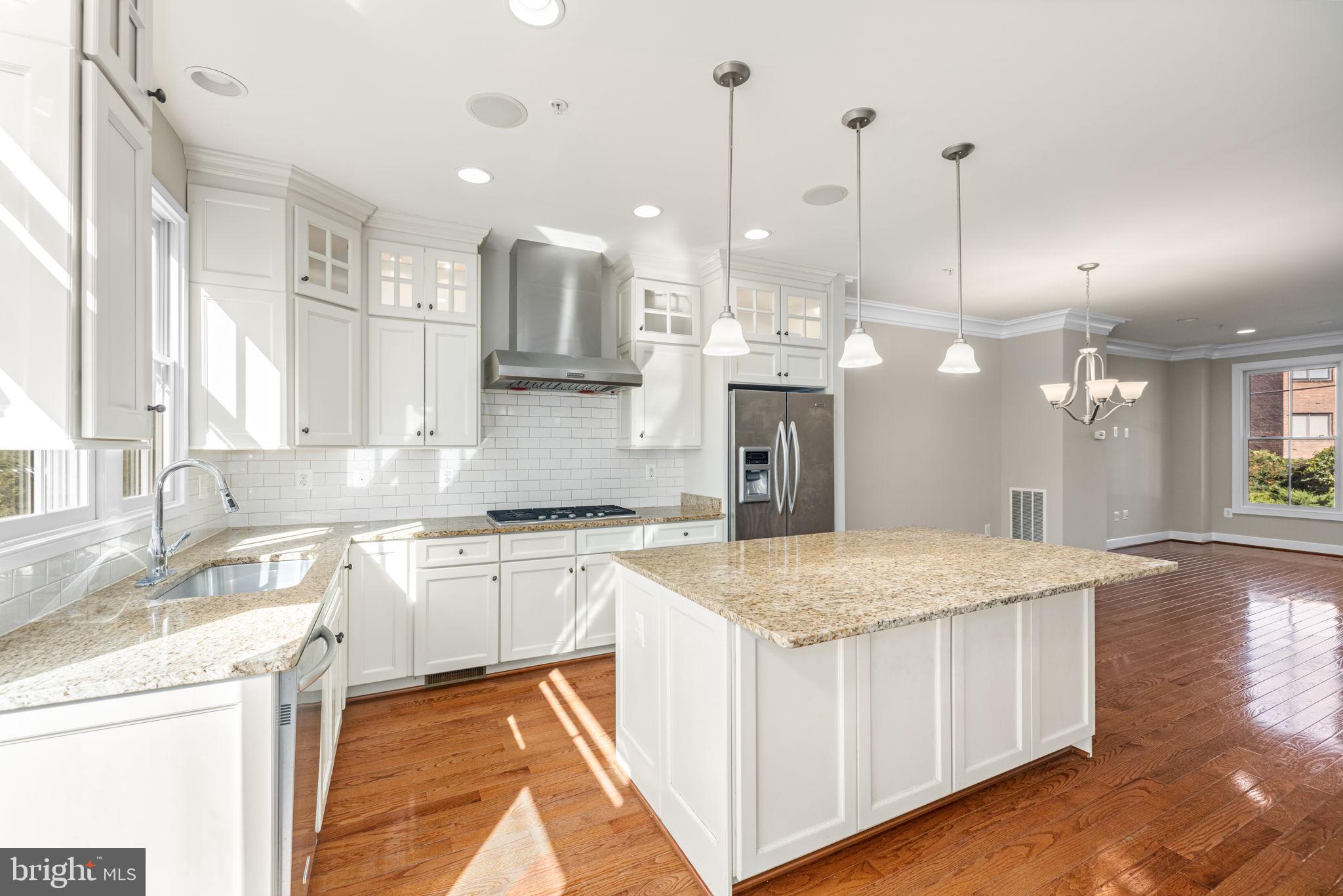4458 MacArthur Boulevard Northwest Washington, DC 20007 - Photo 5 of 20
