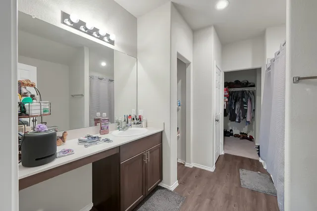 a en suite bathroom with a double vanity sink and a mirror