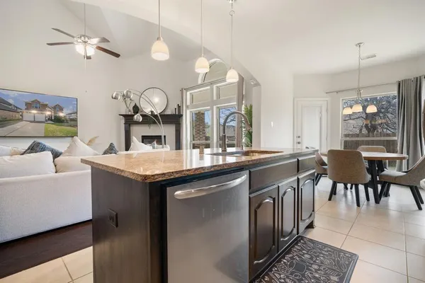 $469,900 | 320 Calhoun Street, Glenn Heights, TX 75154