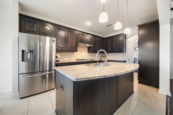 $469,900 | 320 Calhoun Street, Glenn Heights, TX 75154