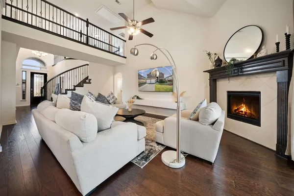 $469,900 | 320 Calhoun Street, Glenn Heights, TX 75154