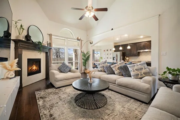 $469,900 | 320 Calhoun Street, Glenn Heights, TX 75154