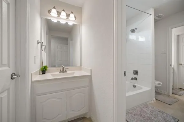 $469,900 | 320 Calhoun Street, Glenn Heights, TX 75154