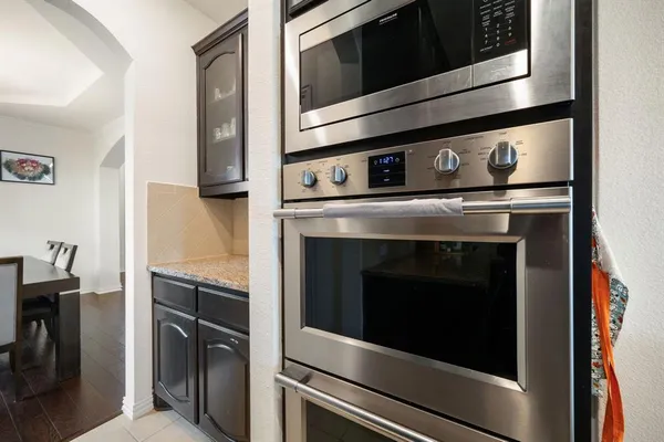 $469,900 | 320 Calhoun Street, Glenn Heights, TX 75154