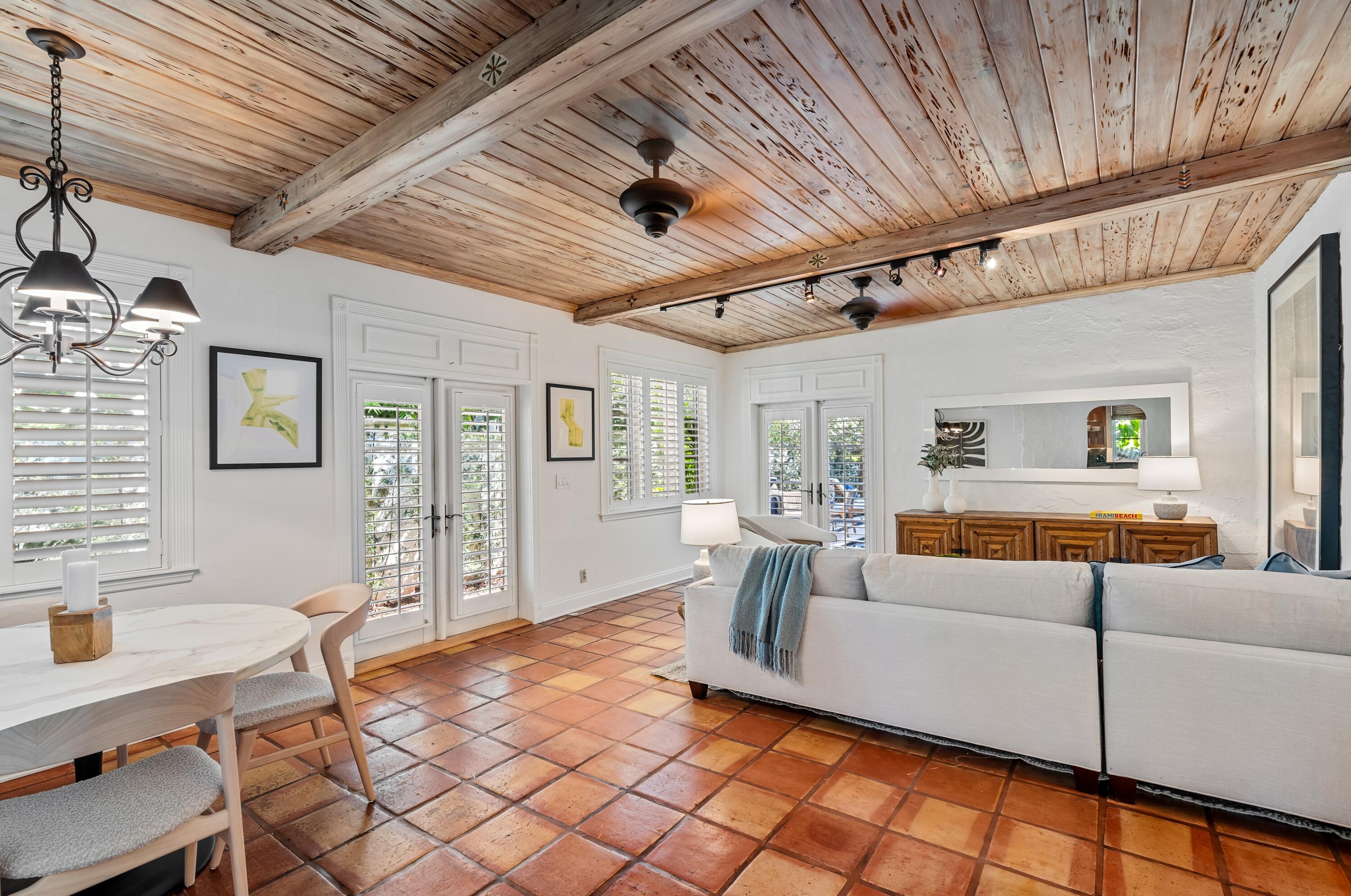 895 Hibiscus Street Boca Raton, FL 33486 - Photo 11 of 33 895 Hibiscus Street