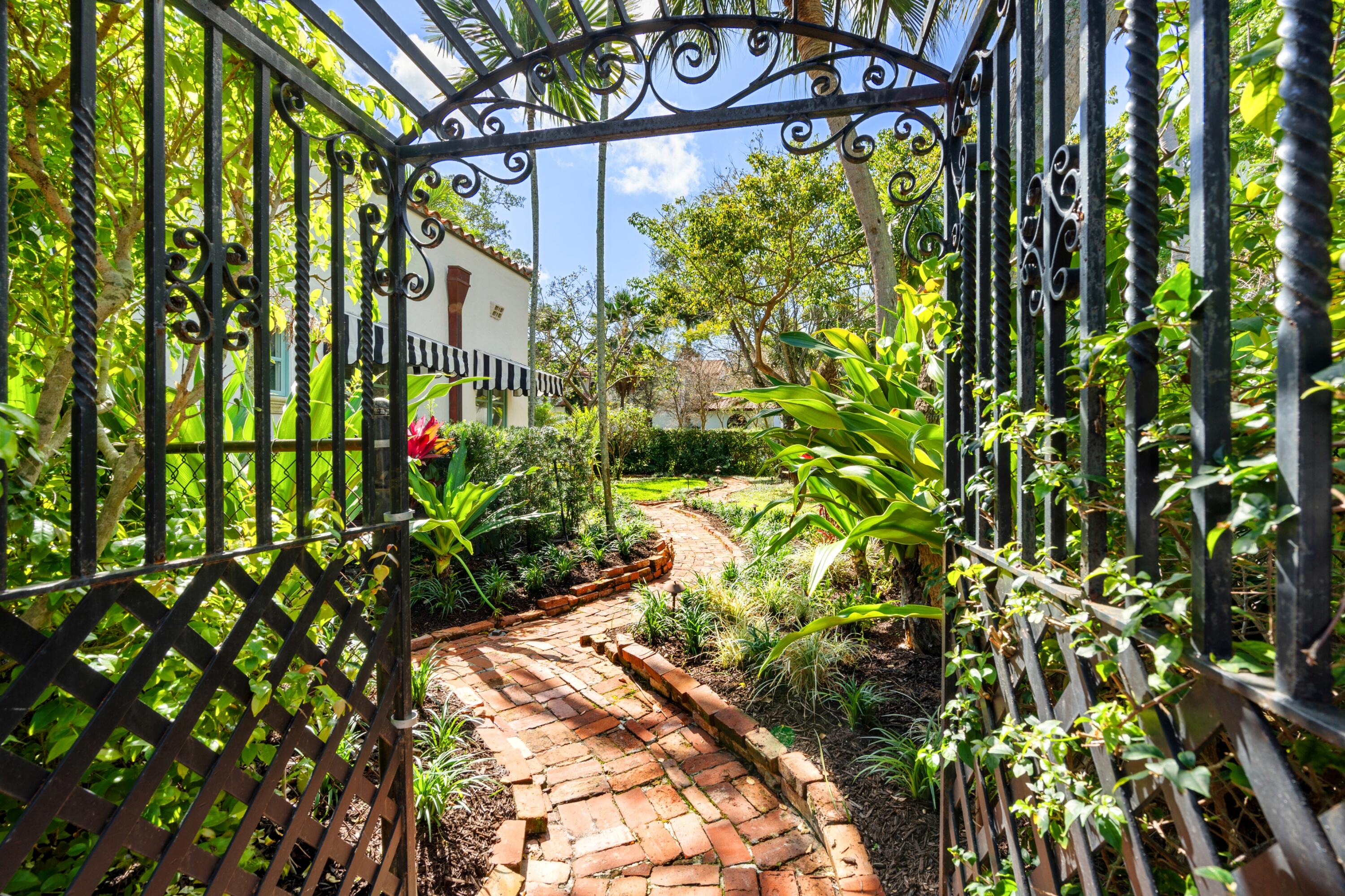 895 Hibiscus Street Boca Raton, FL 33486 - Photo 24 of 33 895 Hibiscus Street