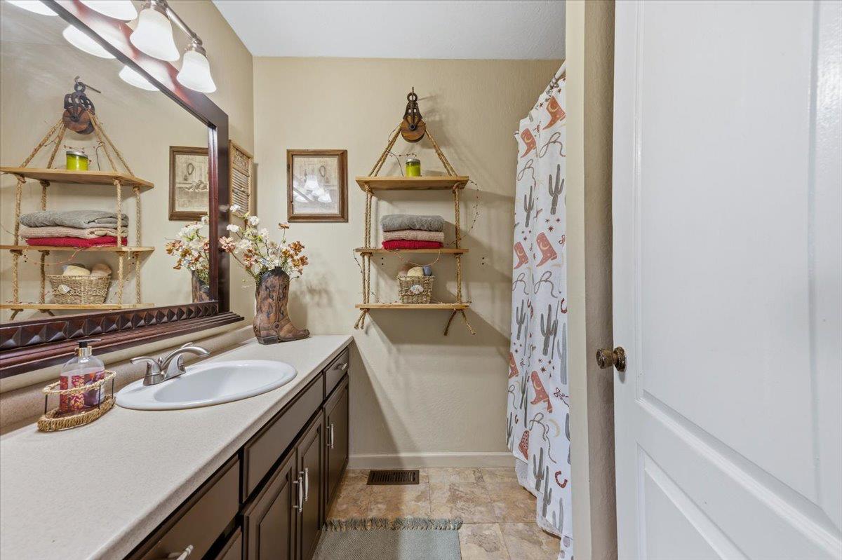 18835 Hilltop Road Penn Valley, CA 95946 - Photo 19 of 61