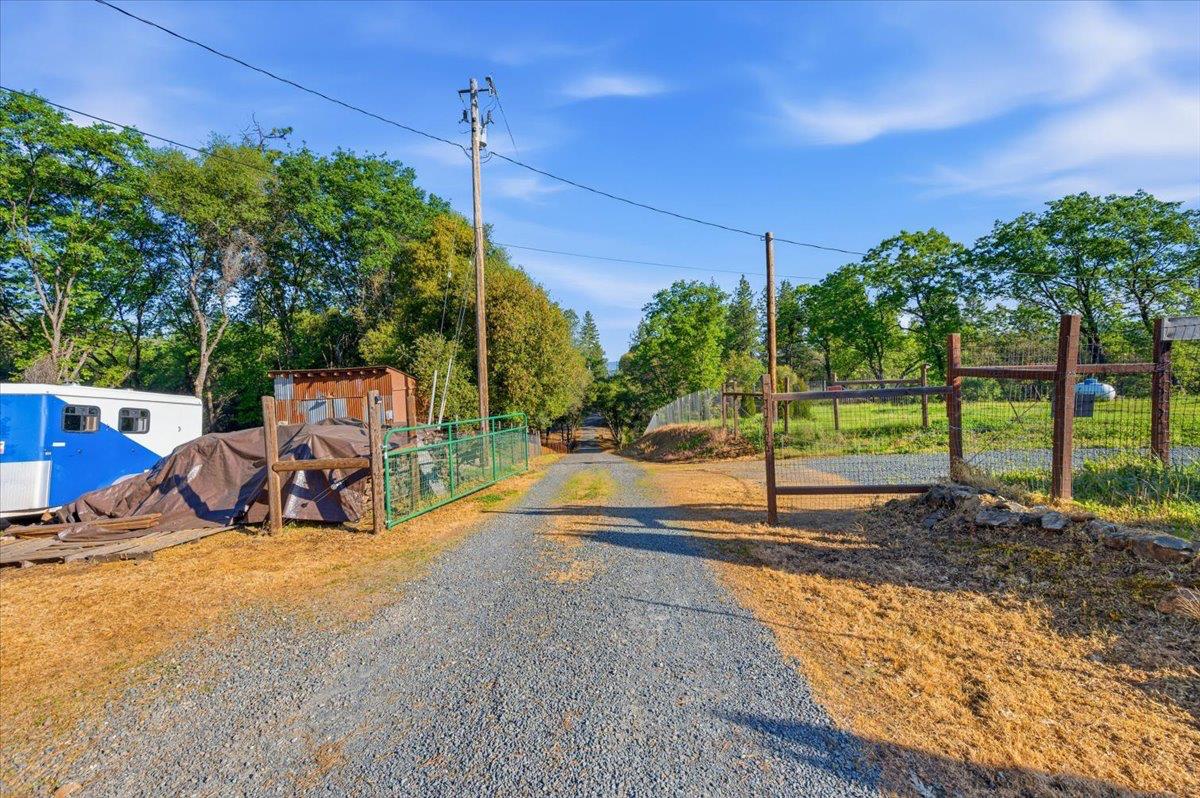 18835 Hilltop Road Penn Valley, CA 95946 - Photo 37 of 61