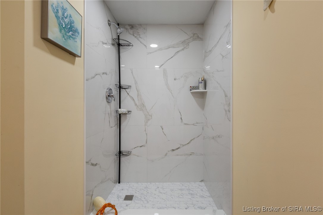 929 Valley View Road New Albany, IN 47150 - Photo 27 of 59