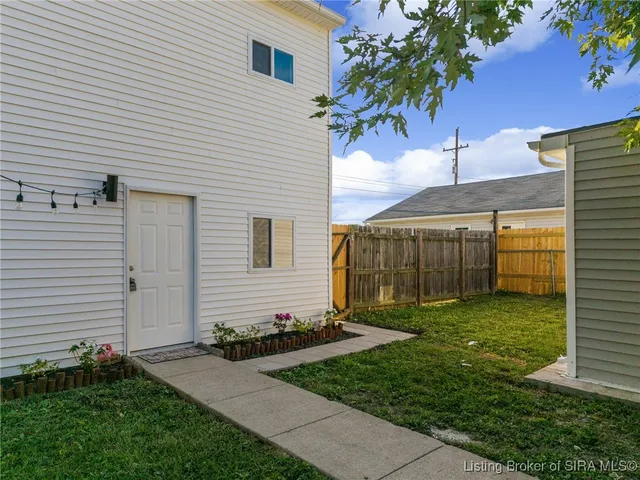 $280,000 | 929 Valley View Road, New Albany, IN 47150