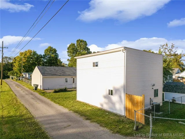 $280,000 | 929 Valley View Road, New Albany, IN 47150