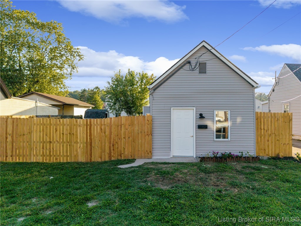 929 Valley View Road New Albany, IN 47150 - Photo 4 of 59