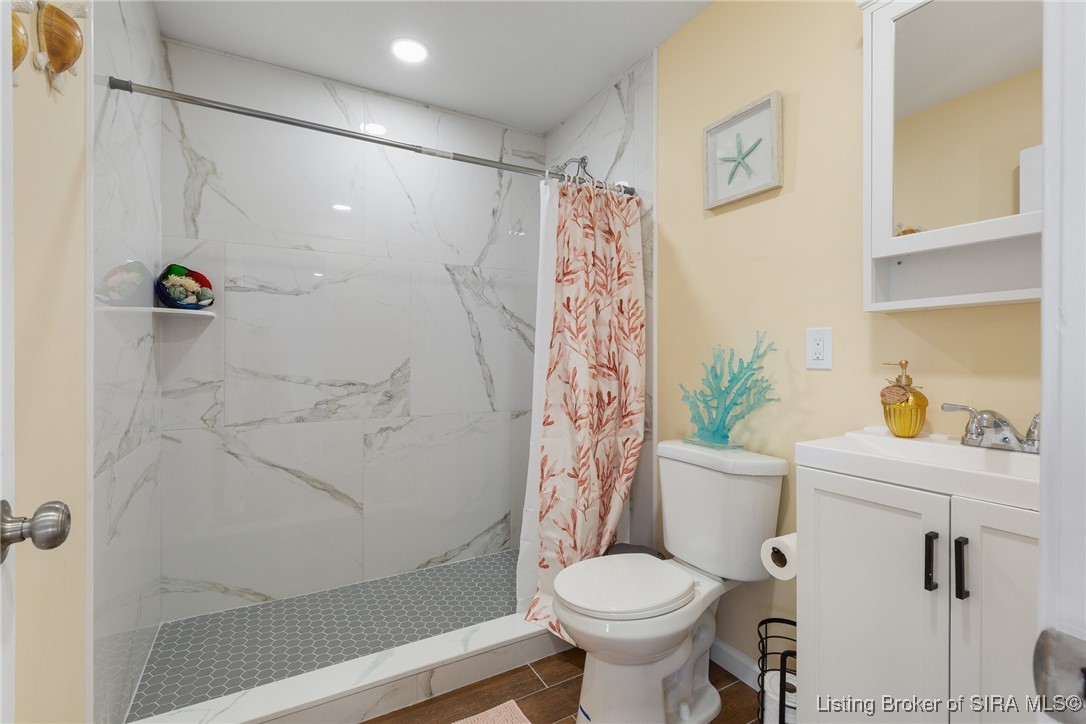 929 Valley View Road New Albany, IN 47150 - Photo 48 of 59 ADU full 2nd floor bath