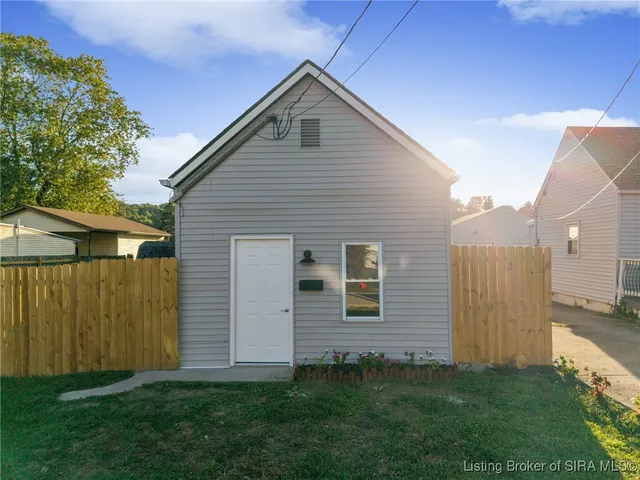 $280,000 | 929 Valley View Road, New Albany, IN 47150