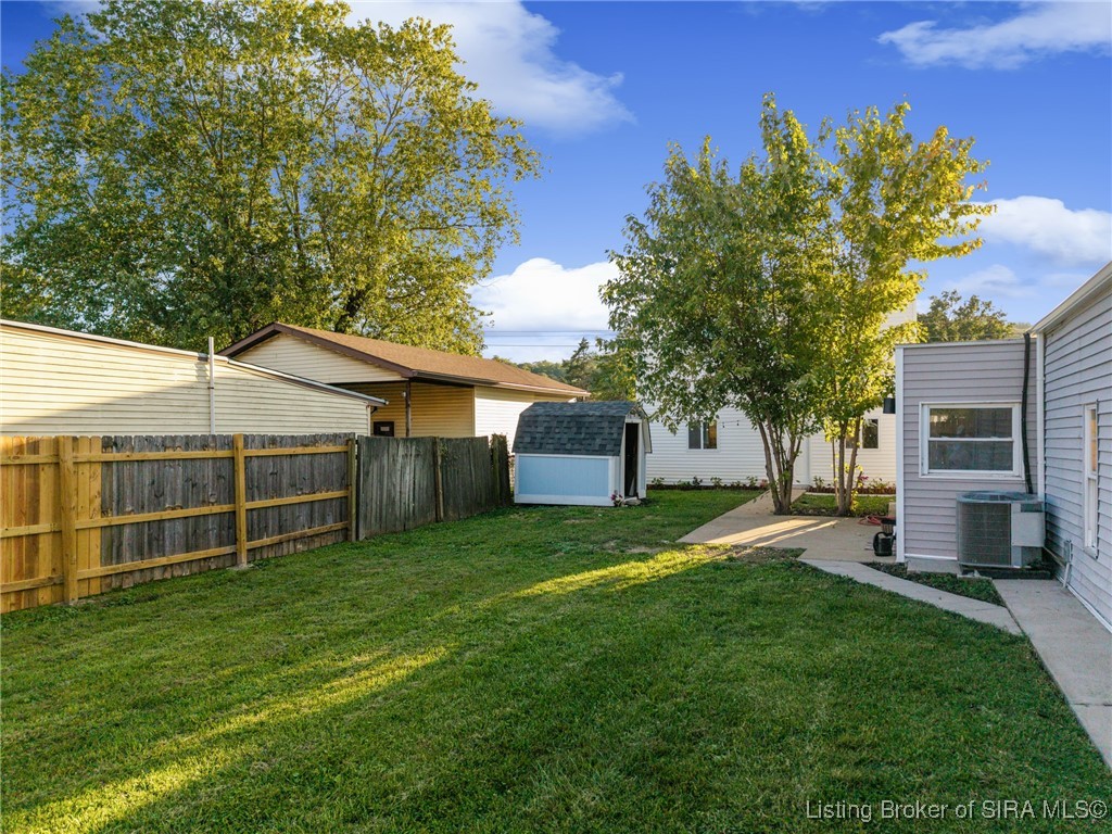 929 Valley View Road New Albany, IN 47150 - Photo 8 of 59