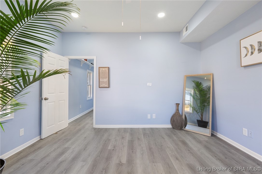 929 Valley View Road New Albany, IN 47150 - Photo 9 of 59