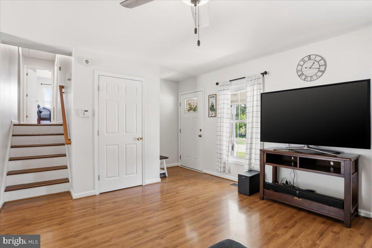 16818 Sterling Road Williamsport, MD 21795 - Photo 6 of 48 Living room