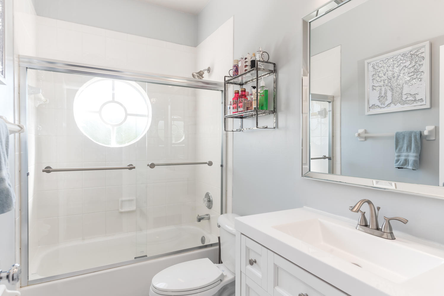 16075 Sims Road, Unit B202 Delray Beach, FL 33484 - Photo 27 of 46 Guest Bathroom