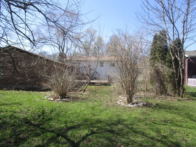 75 Tweed Road Fox Lake, IL 60020 - Photo 5 of 17 a view of backyard with green space