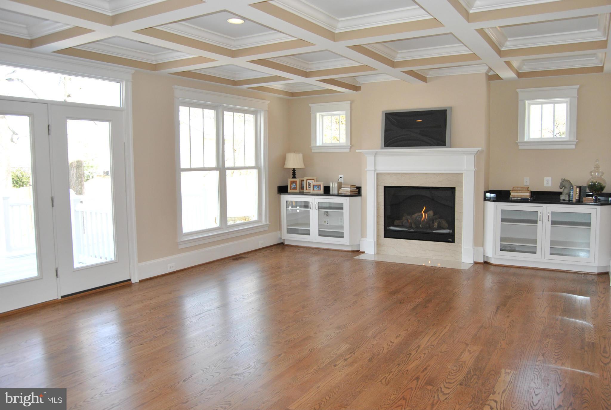 6587 Little Falls Road Arlington, VA 22213 - Photo 11 of 30 Interior (General)