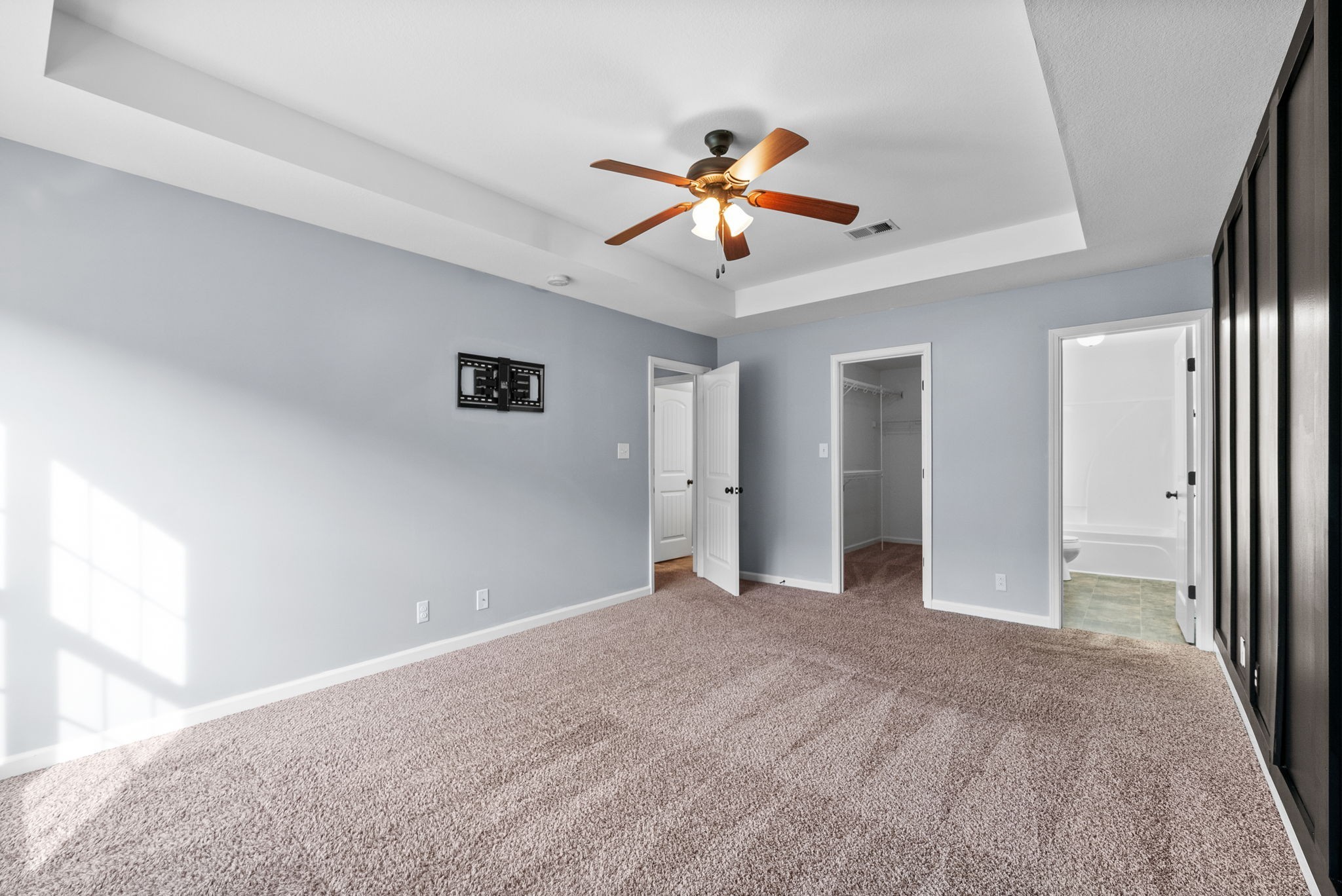 1563 Hazelwood Road Clarksville, TN 37042 - Photo 21 of 43 a view of an empty room with a window