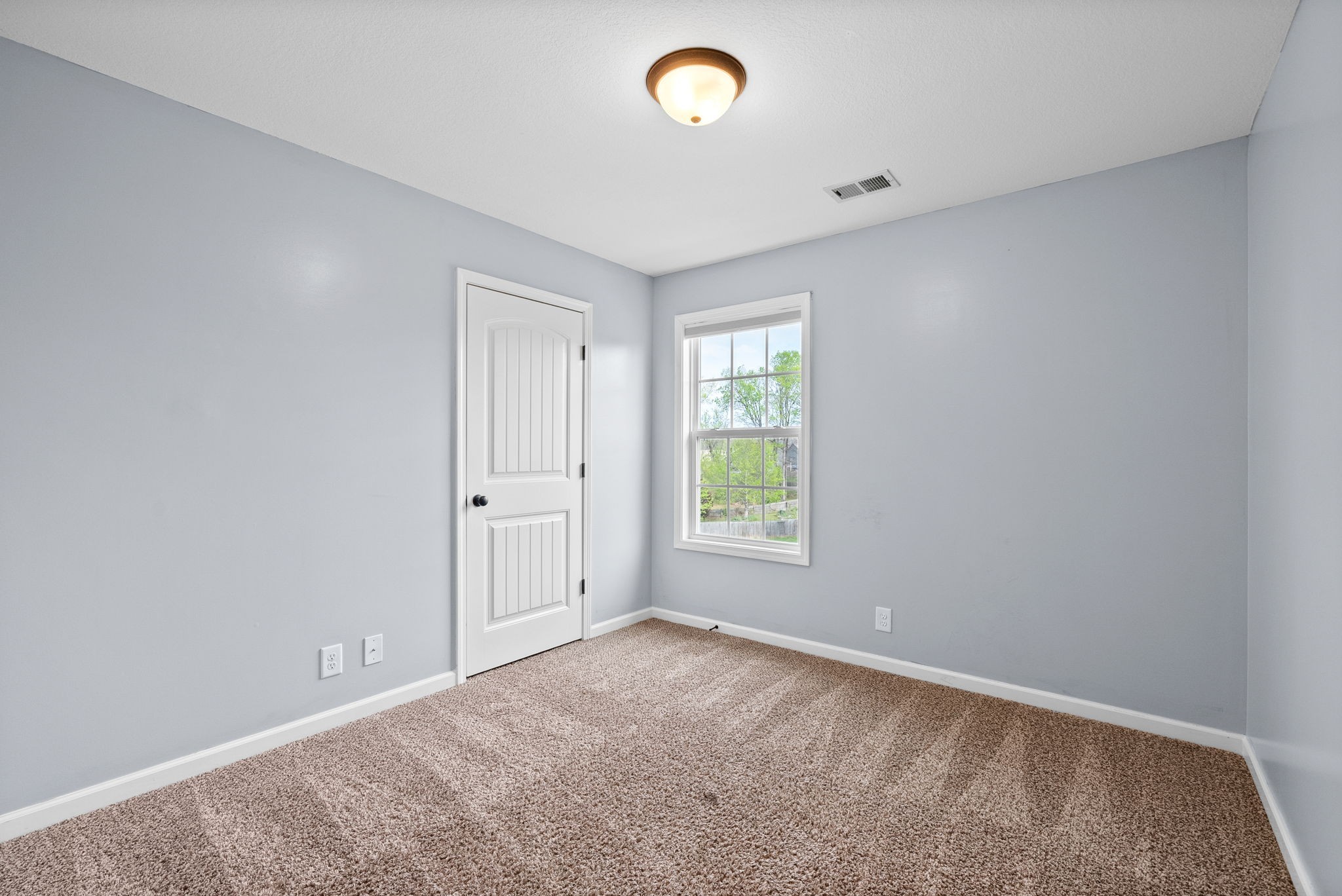 1563 Hazelwood Road Clarksville, TN 37042 - Photo 28 of 43 an empty room with windows