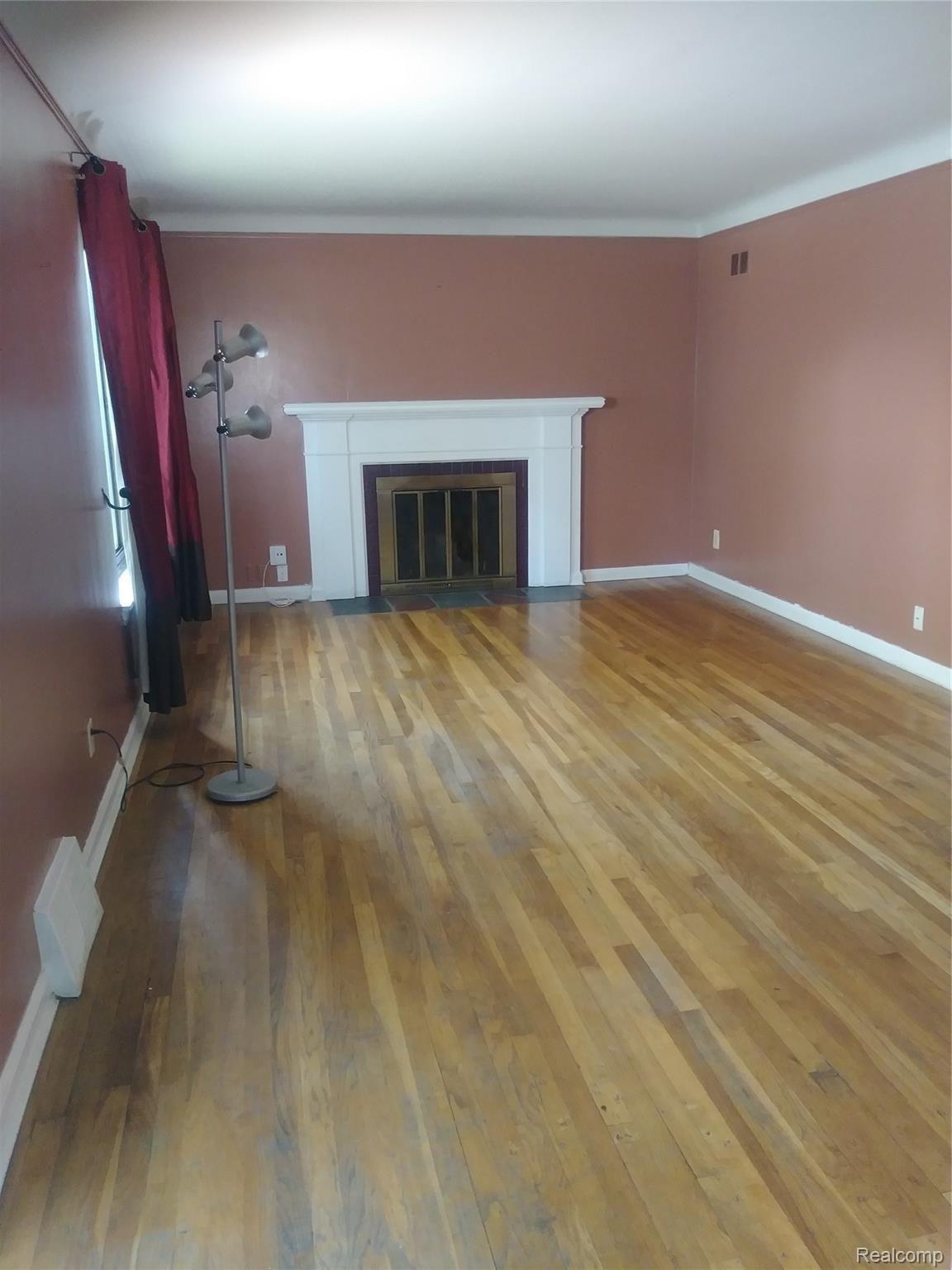 8609 Harding Street Center Line, MI 48015 - Photo 4 of 16 Living Room