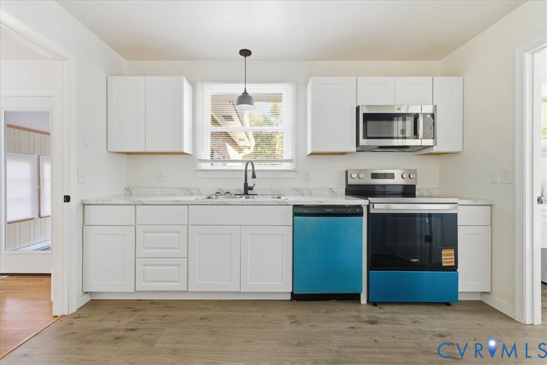 6413 Bull Hill Road Prince George, VA 23875 - Photo 11 of 27 Kitchen with healthy amount of natural light, stai