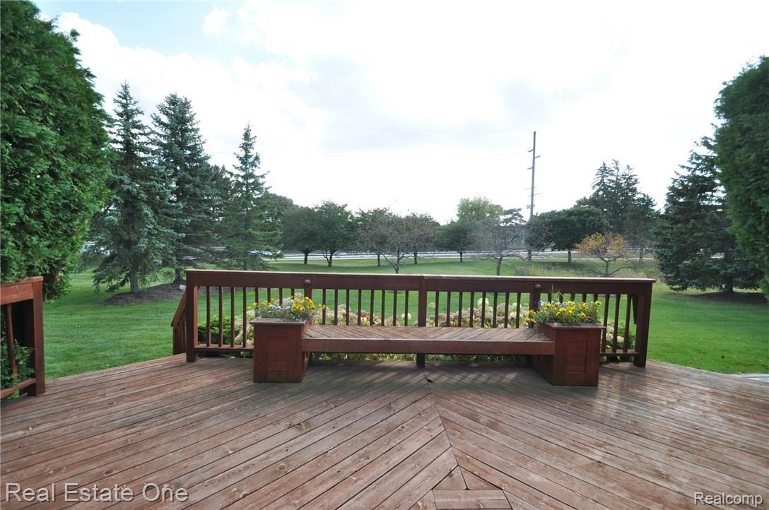 2025 Ridgefield Court Rochester, MI 48306 - Photo 25 of 30 24.JPG