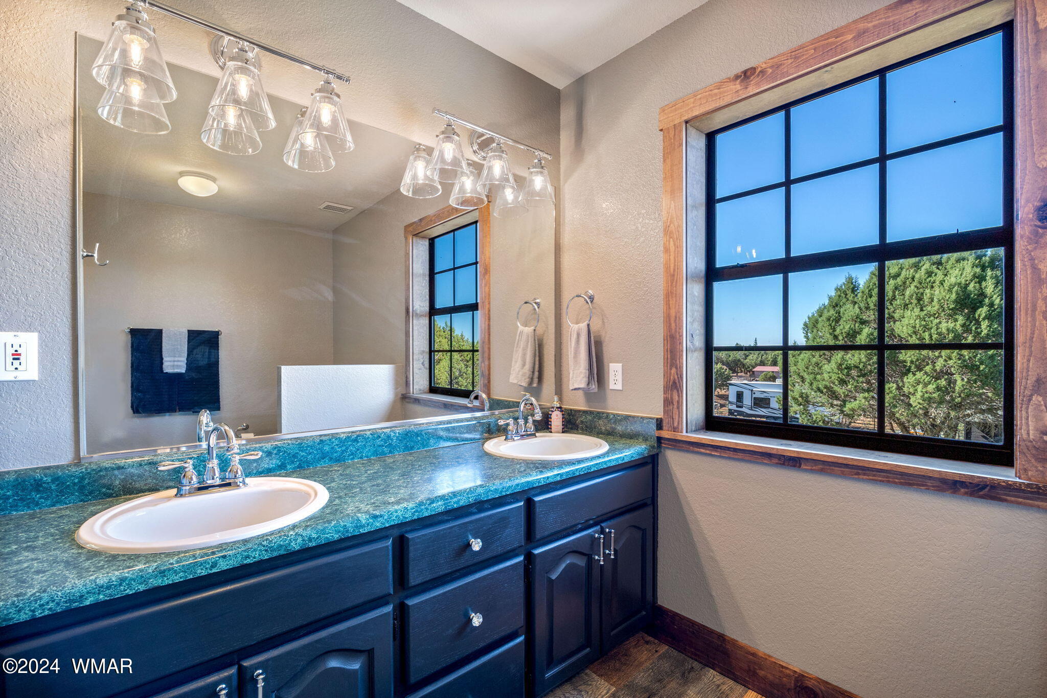 6780 Cheney Ranch Loop Show Low, AZ 85901 - Photo 23 of 46 Primary Bathroom