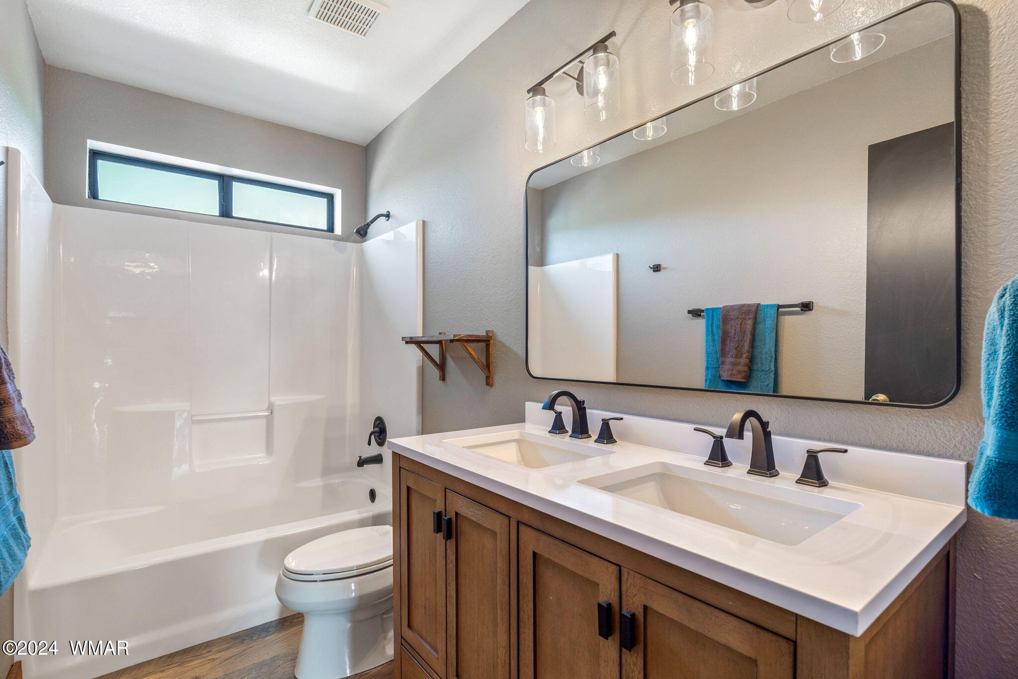 6780 Cheney Ranch Loop Show Low, AZ 85901 - Photo 27 of 46 Upstairs Hall Bathroom