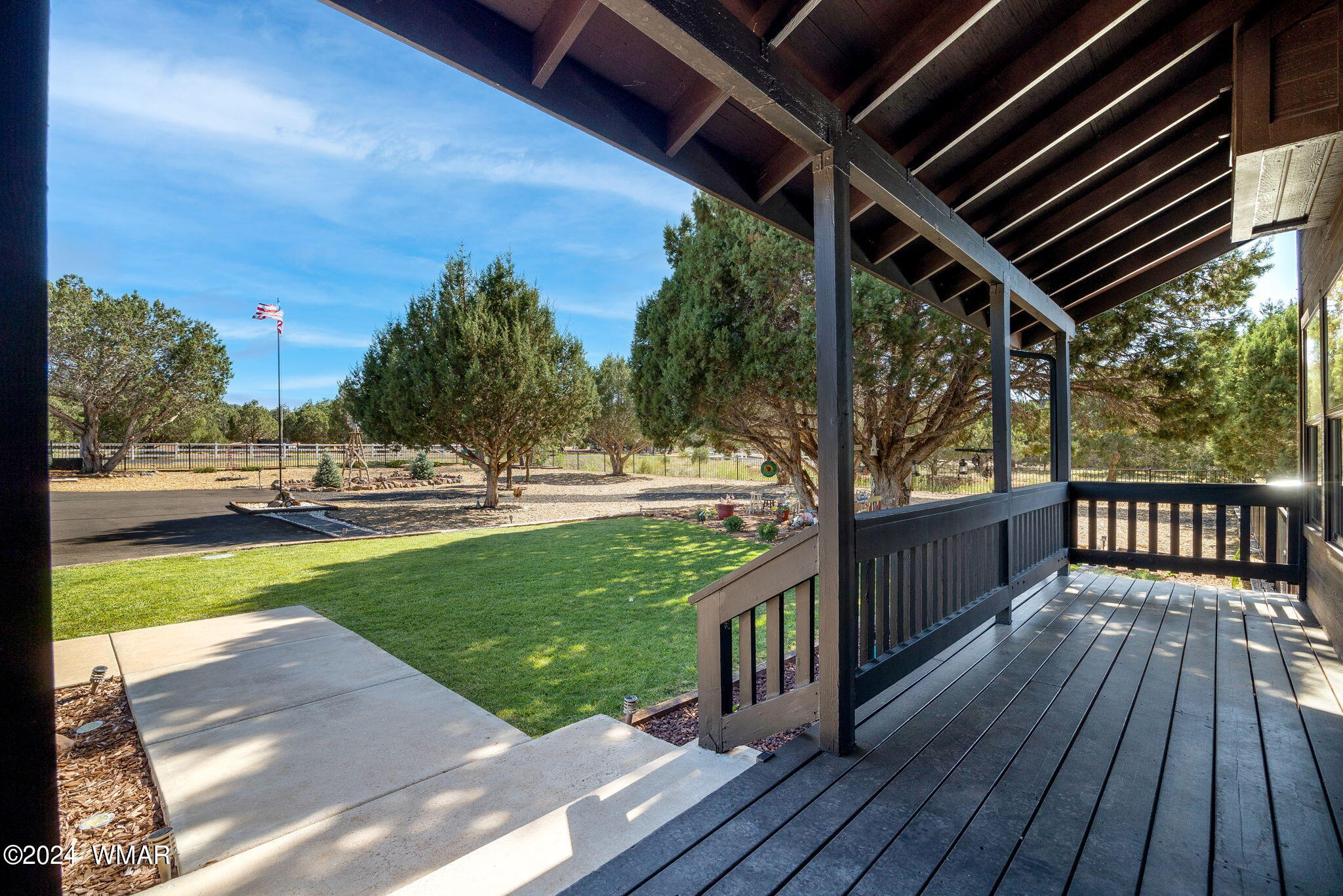 6780 Cheney Ranch Loop Show Low, AZ 85901 - Photo 5 of 46 Front Porch Looking into Yard