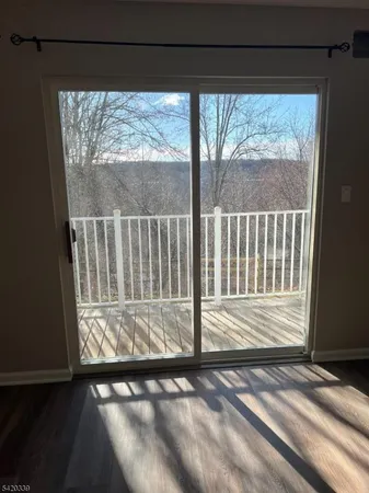 $2,275 | 96 Crestview Lane, Mount Arlington, NJ 07856