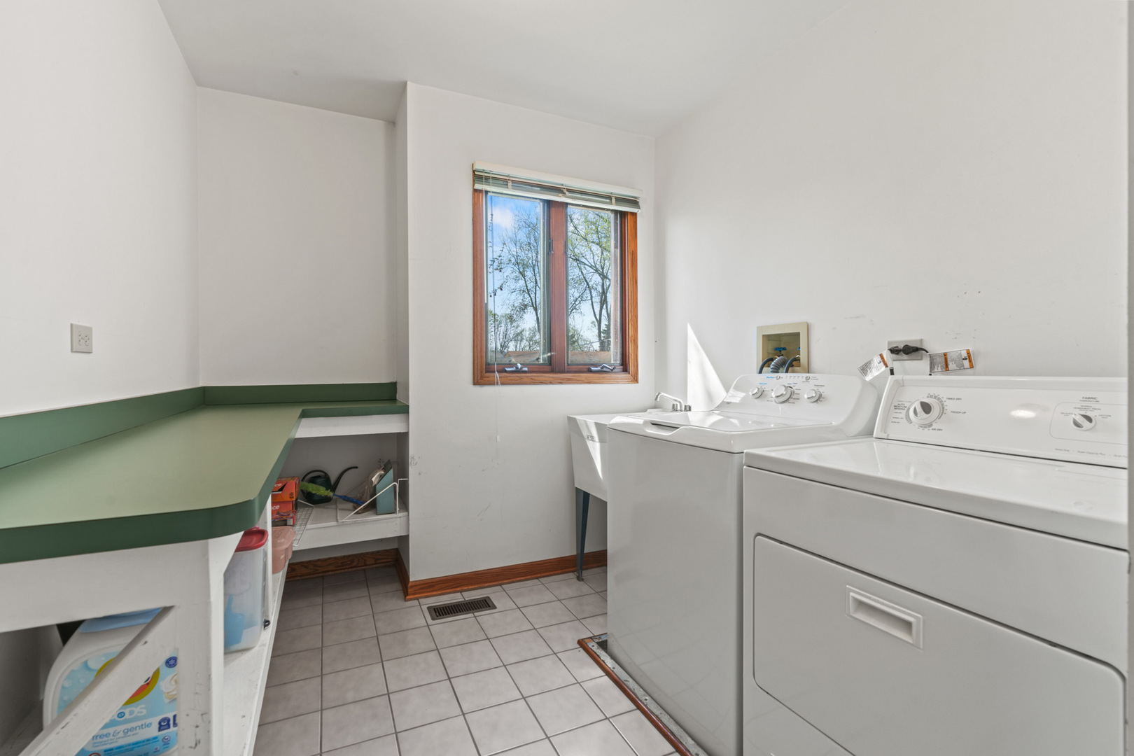 2344 Forest Avenue Rolling Meadows, IL 60008 - Photo 22 of 29 a utility room with dryer and washer