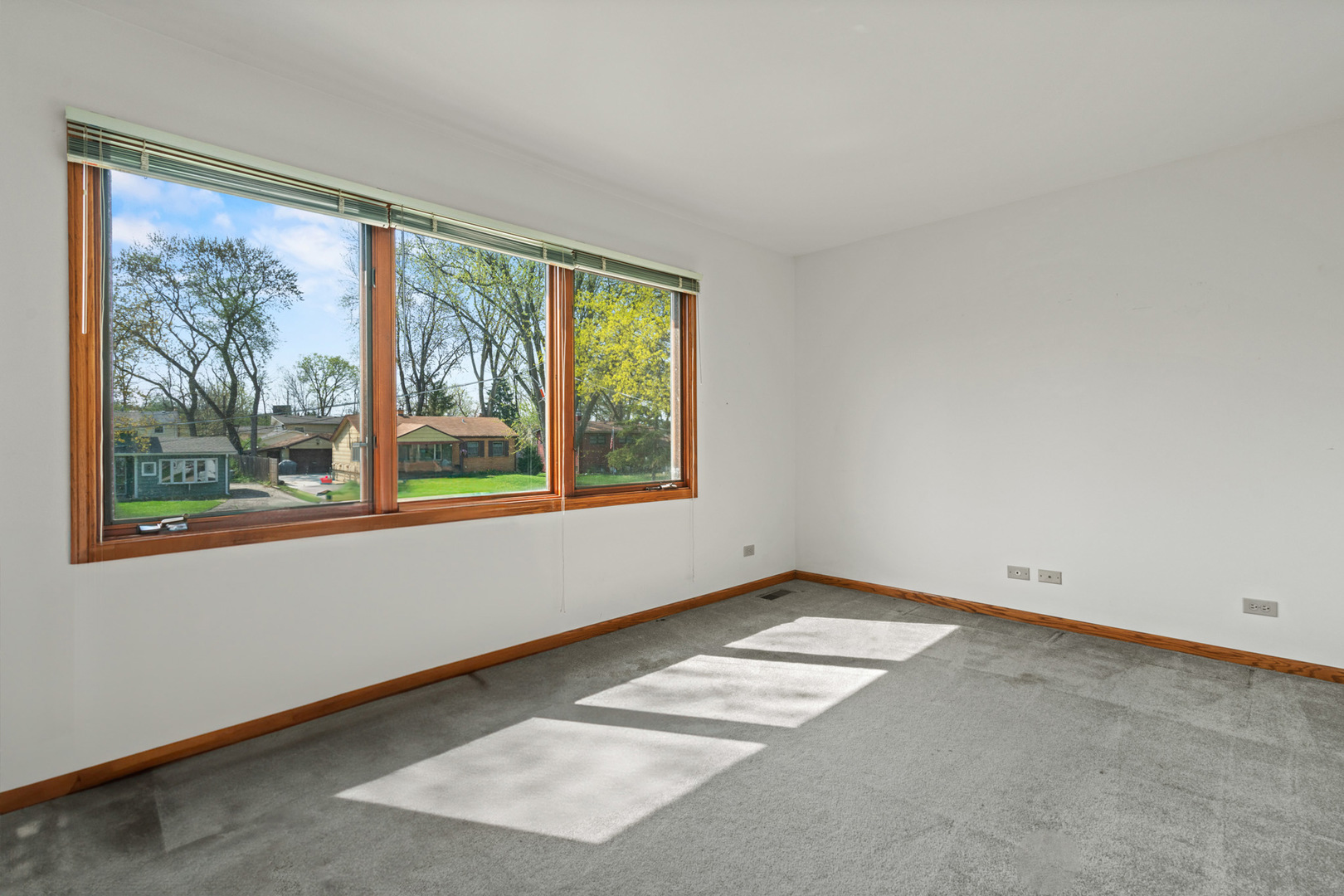 2344 Forest Avenue Rolling Meadows, IL 60008 - Photo 23 of 29 an empty room with a window