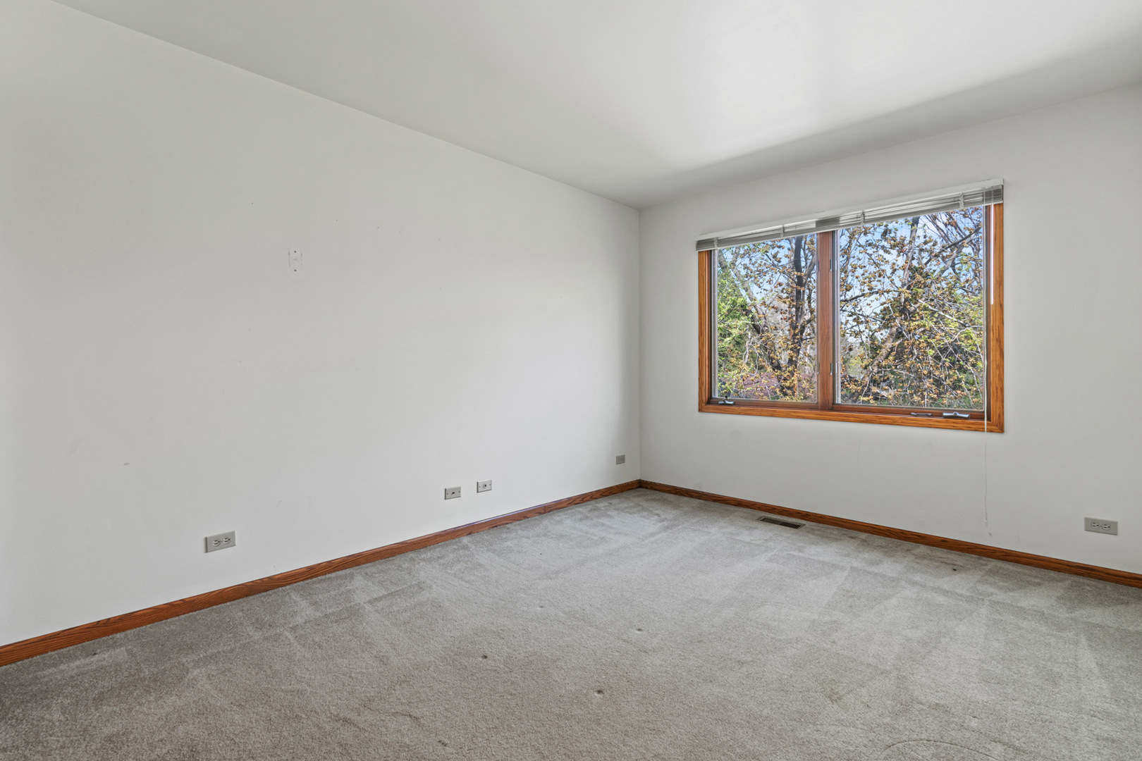 2344 Forest Avenue Rolling Meadows, IL 60008 - Photo 25 of 29 an empty room with windows