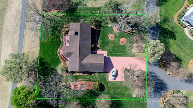 a picture of a wall with a white building