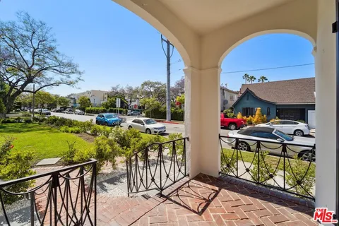 $6,950 | 9116 West 3rd Street, Los Angeles, CA 90210