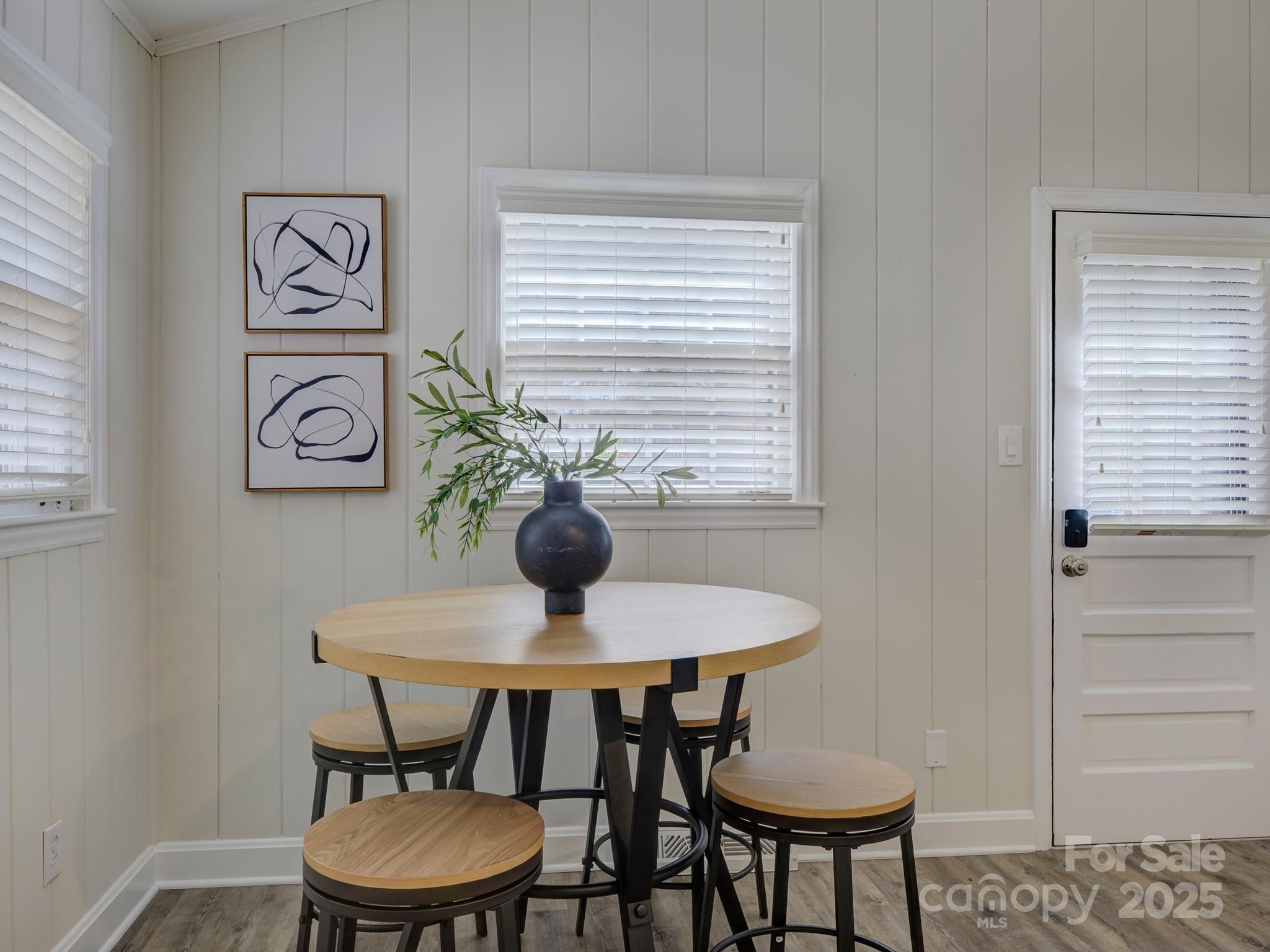 5601 Londonderry Road Charlotte, NC 28210 - Photo 12 of 42 a dining room with furniture and window