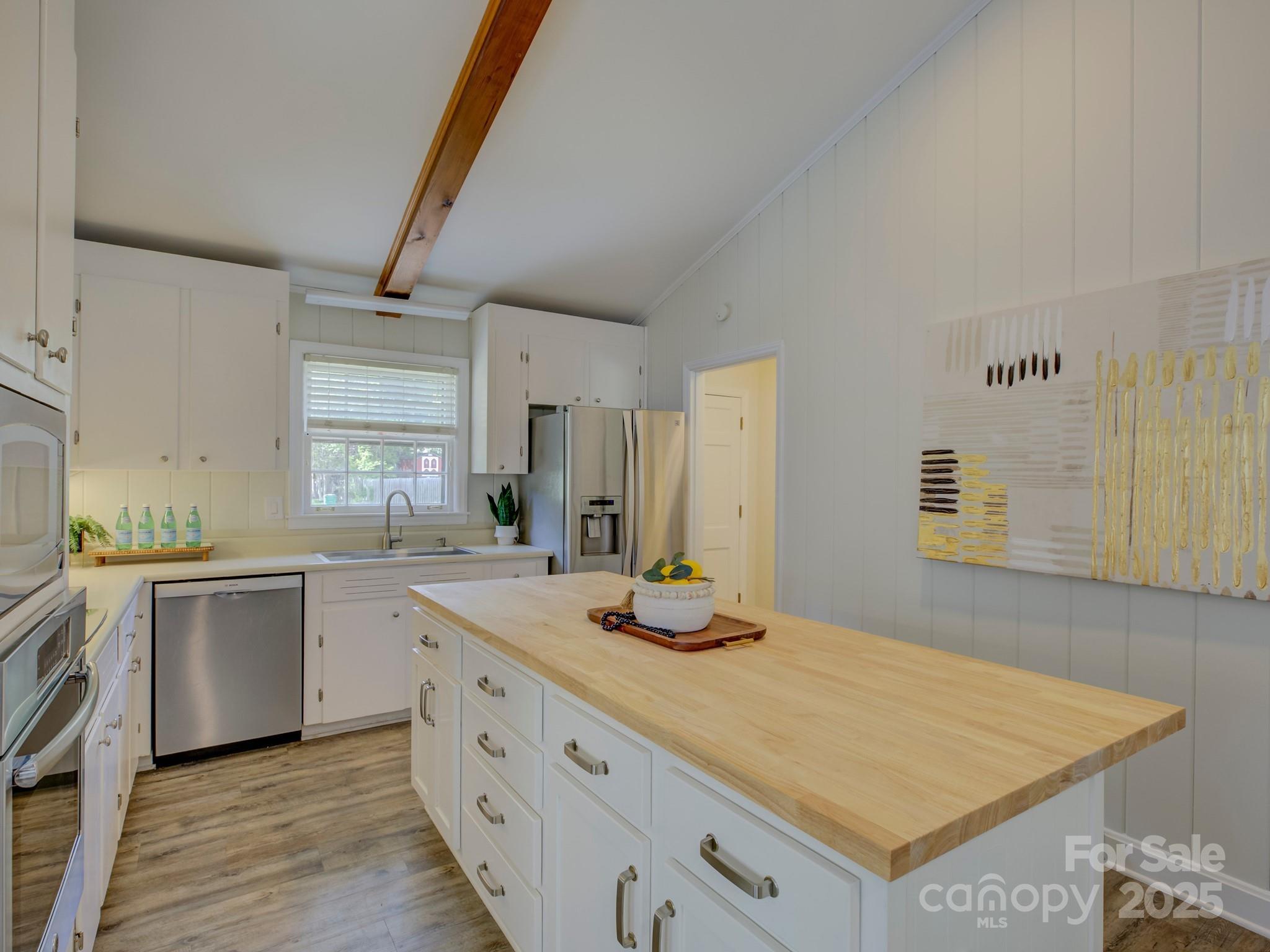 5601 Londonderry Road Charlotte, NC 28210 - Photo 14 of 42 a kitchen with a stove a sink and a refrigerator