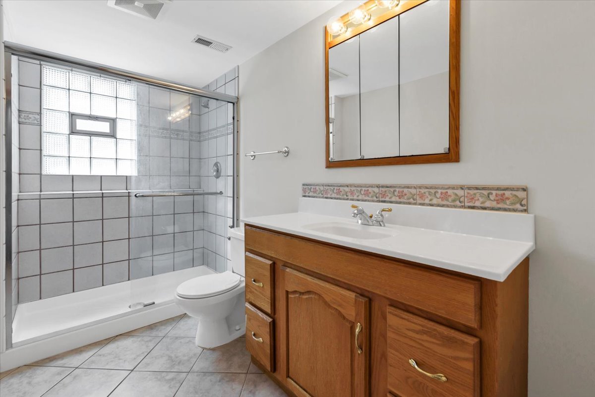 1820 Claremont Road Hoffman Estates, IL 60169 - Photo 25 of 33