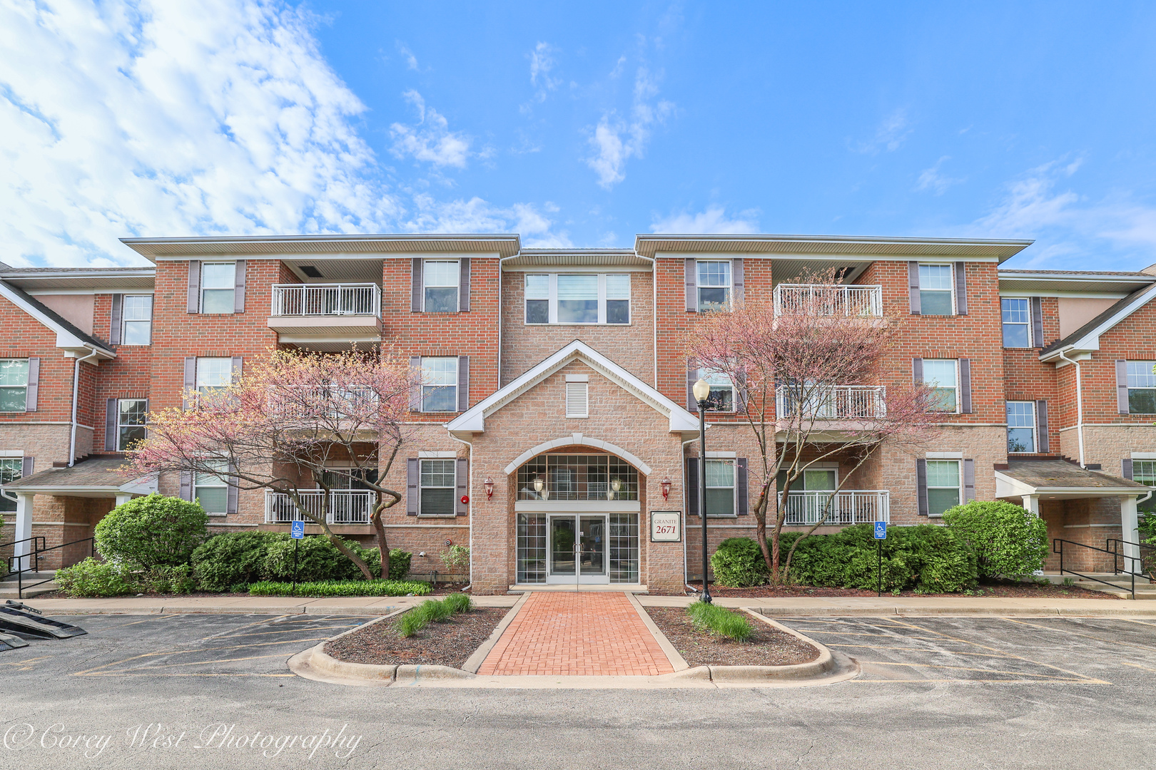 2671 Stone Circle, Unit 103 Geneva, IL 60134 - Photo 2 of 29